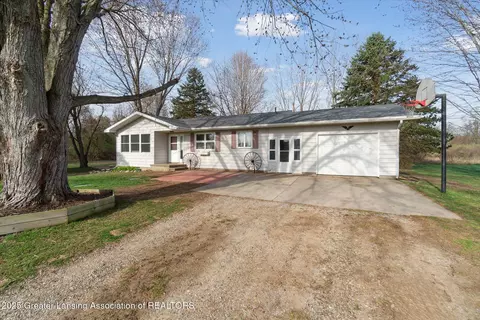 9700 Highland Dr, Perrinton, MI 48871