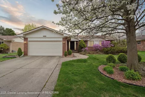 3580 Hamlet Dr, Sterling Heights, MI 48310