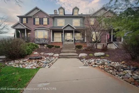 2100 Avalanche Dr, Holt, MI 48842