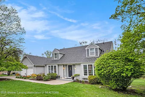 6528 Old River Trl, Lansing, MI 48917
