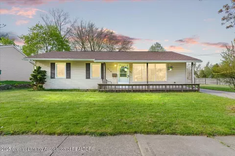 616 Beechwood St, Lansing, MI 48910