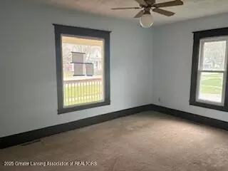 512 S Cedar St, Owosso, MI 48867 photo 4