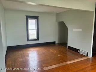 512 S Cedar St, Owosso, MI 48867 photo 3