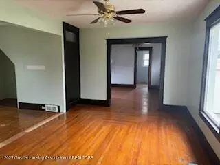 512 S Cedar St, Owosso, MI 48867 photo 2