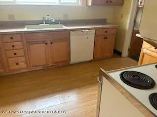 512 S Cedar St, Owosso, MI 48867 photo 7