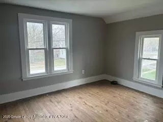 512 S Cedar St, Owosso, MI 48867 photo 10