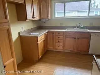 512 S Cedar St, Owosso, MI 48867 photo 6