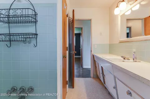 Bath - 3508 Springbrook Ln, Lansing, MI 48917 photo 2 of 3