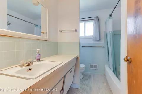 Bath - 3508 Springbrook Ln, Lansing, MI 48917 photo 3 of 3