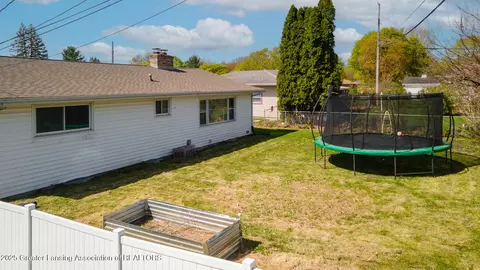 View/Area - 3508 Springbrook Ln, Lansing, MI 48917 photo 5 of 12