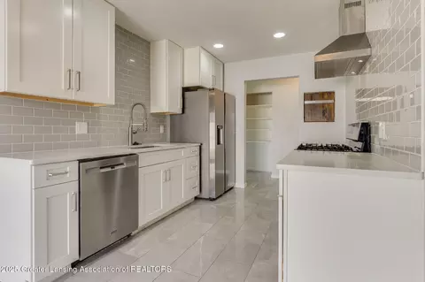 Kitchen - 3508 Springbrook Ln, Lansing, MI 48917 photo 4 of 5