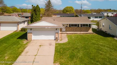 View/Area - 3508 Springbrook Ln, Lansing, MI 48917 photo 2 of 12