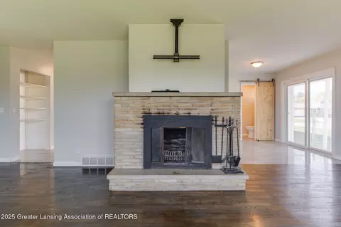 Living - 3508 Springbrook Ln, Lansing, MI 48917 photo 3 of 3