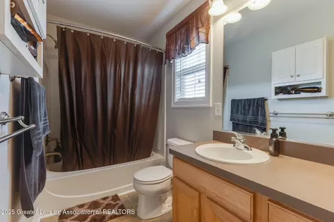 Bath - 2682 Elderberry Dr, Okemos, MI 48864 photo 3 of 4