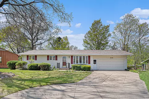 938 E Scott St, Grand Ledge, MI 48837