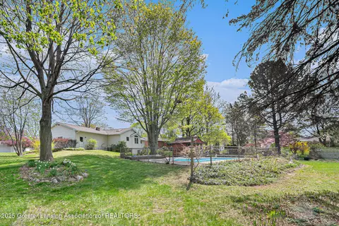 Exterior - 938 E Scott St, Grand Ledge, MI 48837 photo 4 of 4