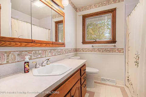 Bath - 938 E Scott St, Grand Ledge, MI 48837 photo 1 of 2