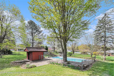 Exterior - 938 E Scott St, Grand Ledge, MI 48837 photo 3 of 4