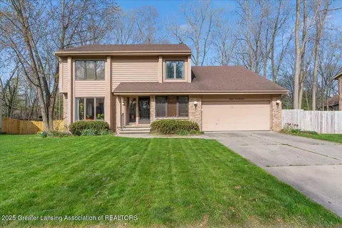 1135 Teakwood Cir, Haslett, MI 48840