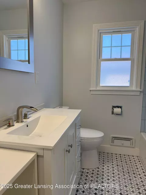 Bath - Undisclosed, Lansing, MI 48910 photo 1 of 3