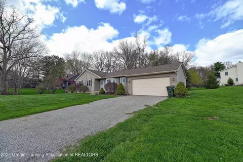 9408 W Scenic Lake Dr, Laingsburg, MI 48848