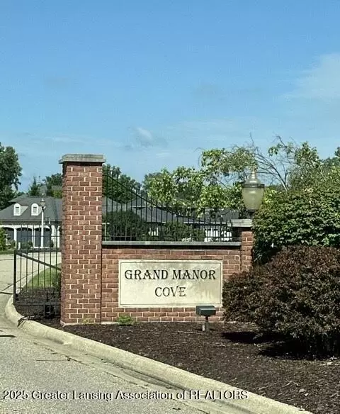 V/l Harbour Cove, Lansing, MI 48911