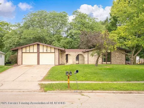 2716 Geert Ct, Lansing, MI 48910