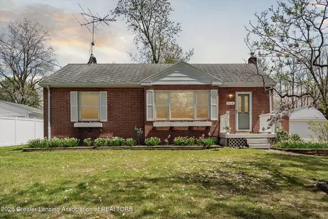 918 Clark Rd, Lansing, MI 48917