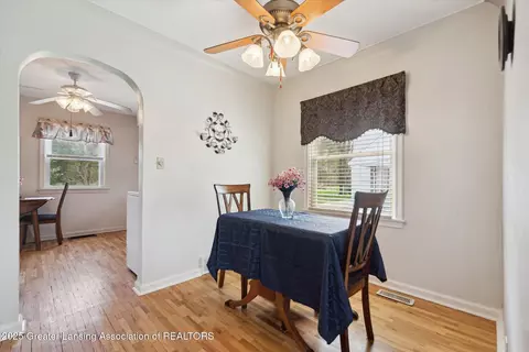 Dining - 918 Clark Rd, Lansing, MI 48917 photo 1 of 2