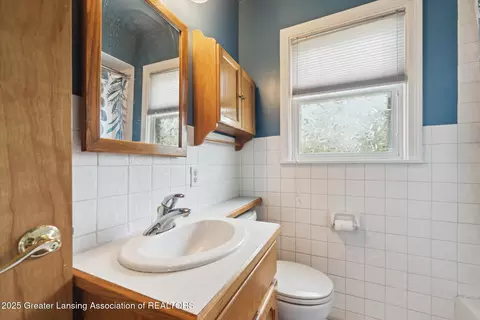 Bath - 918 Clark Rd, Lansing, MI 48917 photo 1 of 4