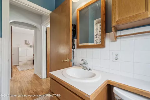 Bath - 918 Clark Rd, Lansing, MI 48917 photo 2 of 4