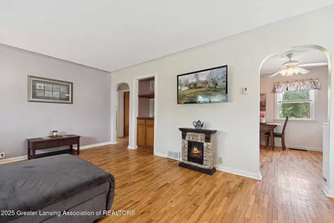 Living - 918 Clark Rd, Lansing, MI 48917 photo 1 of 2