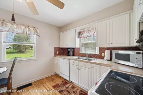 Kitchen - 918 Clark Rd, Lansing, MI 48917 photo 1 of 4