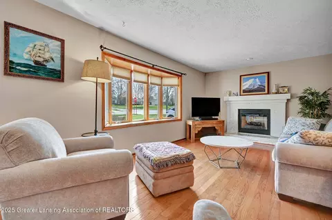 1318 W Herbison Dr, Dewitt, MI 48820 photo 10