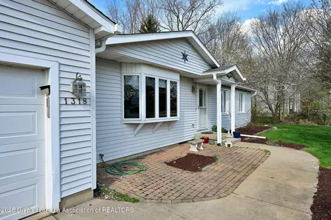 1318 W Herbison Dr, Dewitt, MI 48820 photo 8
