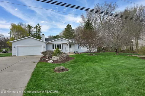 1318 W Herbison Dr, Dewitt, MI 48820 photo 5