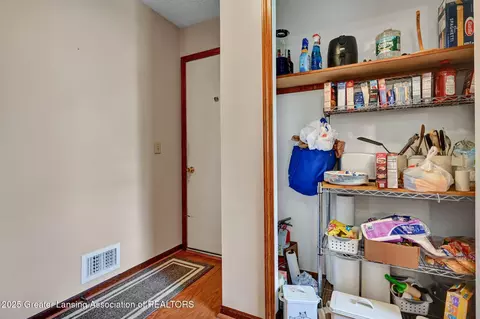 1318 W Herbison Dr, Dewitt, MI 48820 photo 26