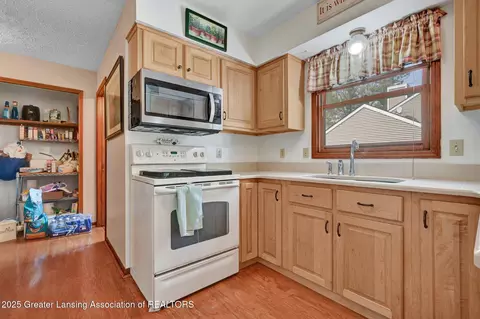 1318 W Herbison Dr, Dewitt, MI 48820 photo 16