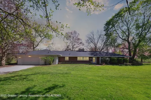3723 Waverly Hills Rd, Lansing, MI 48917