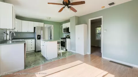Entry Way - 724 E Cavanaugh Rd, Lansing, MI 48910 photo 1 of 1