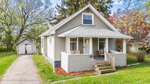 724 E Cavanaugh Rd, Lansing, MI 48910