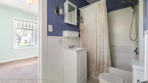 Bath - 724 E Cavanaugh Rd, Lansing, MI 48910 photo 1 of 1