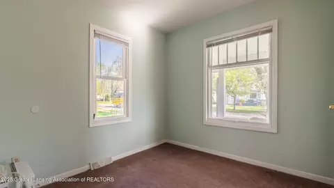 Bedroom - 724 E Cavanaugh Rd, Lansing, MI 48910 photo 2 of 6