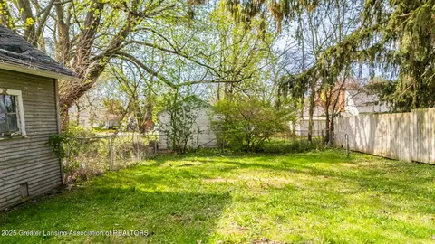 Exterior - 724 E Cavanaugh Rd, Lansing, MI 48910 photo 3 of 4