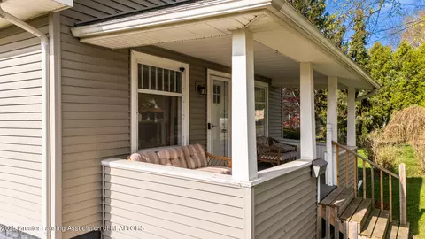 Exterior - 724 E Cavanaugh Rd, Lansing, MI 48910 photo 2 of 4