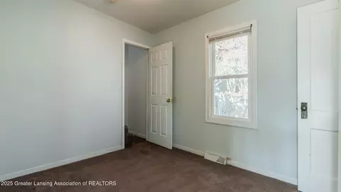 Bedroom - 724 E Cavanaugh Rd, Lansing, MI 48910 photo 4 of 6