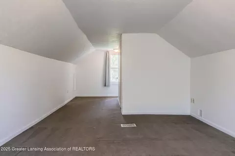 Bedroom - 724 E Cavanaugh Rd, Lansing, MI 48910 photo 5 of 6