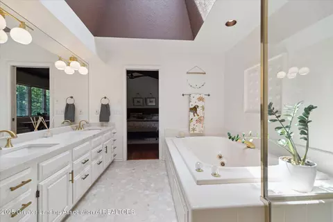 Bath - 3641 Beech Tree Ln, Okemos, MI 48864 photo 3 of 3