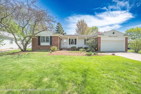 3629 Cambrey Dr, Lansing, MI 48906