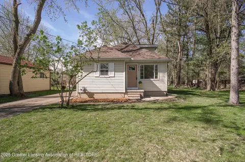 1914 Ferrol St, Lansing, MI 48910